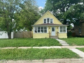 Building Photo - 632 2nd St SW