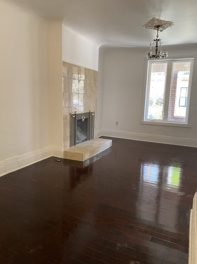 Building Photo - 2 Dearbourne Av