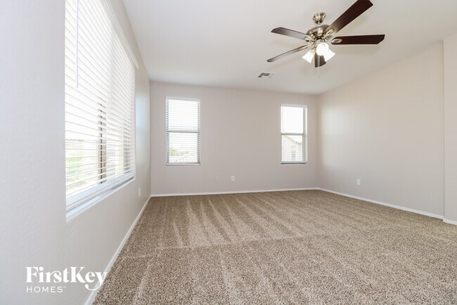 Foto del edificio - 14767 West Poinsettia Drive