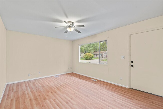 Building Photo - 2425 E Elm St
