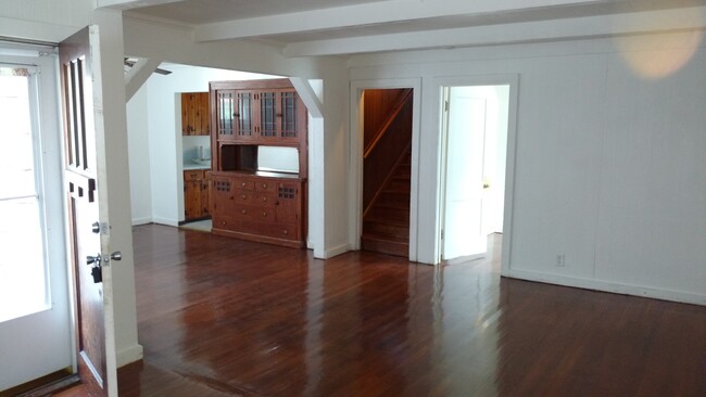 Building Photo - 4 bed/2 bath House, Section-8 Welcome!