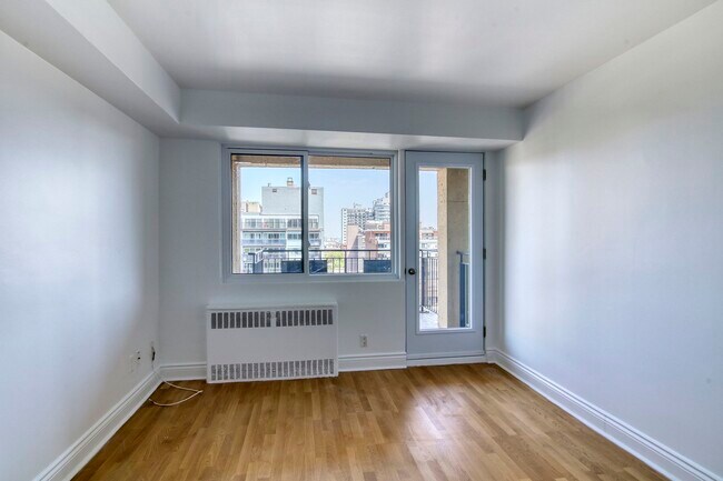 Building Photo - 3460 Rue Durocher