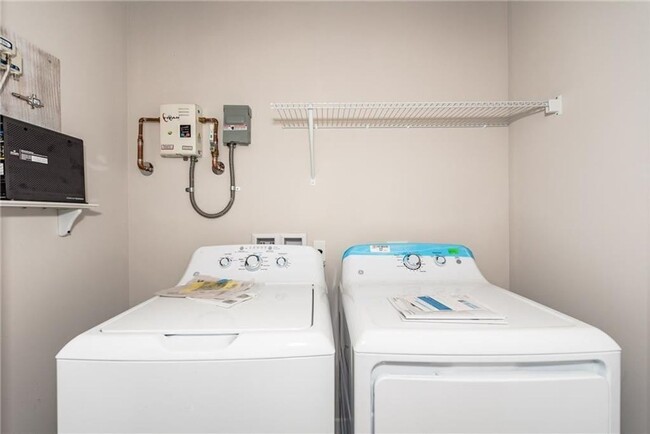 Building Photo - 1105 NE 2nd Ave