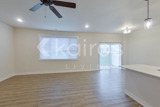 Foto del edificio - 6914 Bluebell Ct