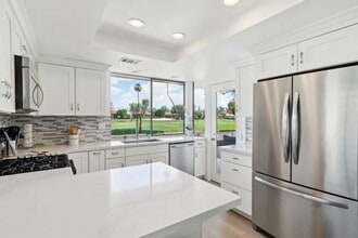 Building Photo - 10 Padron