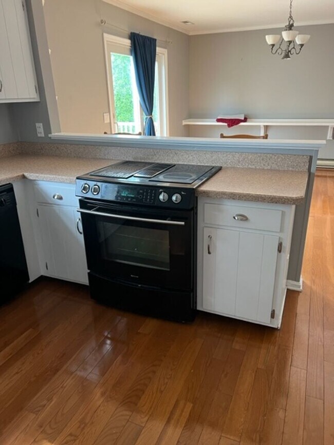 Building Photo - In-Town Lewes Single Family Home!
