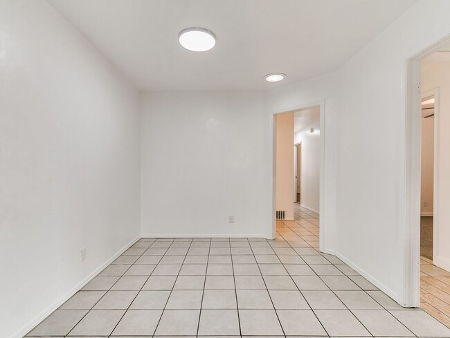 Building Photo - Updated Home + 3 bedrooms + Del City