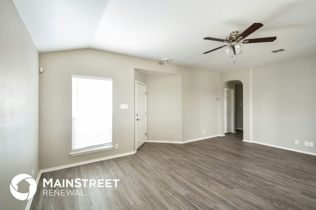 Foto del edificio - 7410 Great Lakes Dr