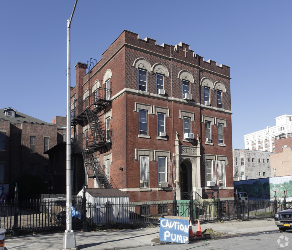 Building Photo - 26 Clermont Ave
