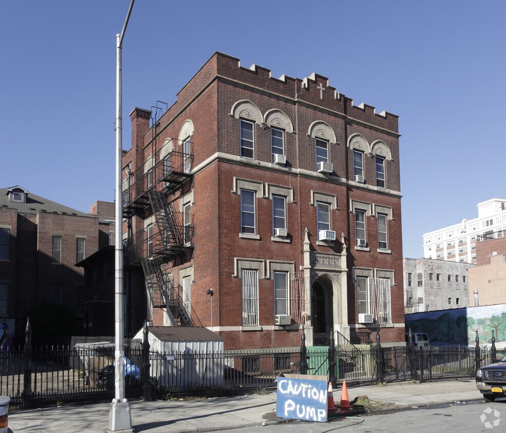 Foto del edificio - 26 Clermont Ave