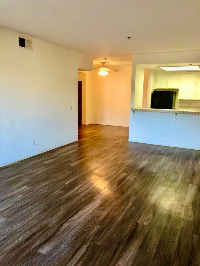 Foto del edificio - 2445 Brant St