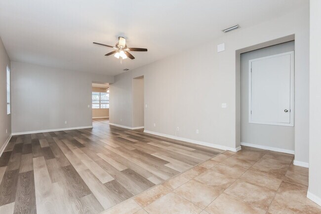 Foto del edificio - 11171 Golden Silence Dr