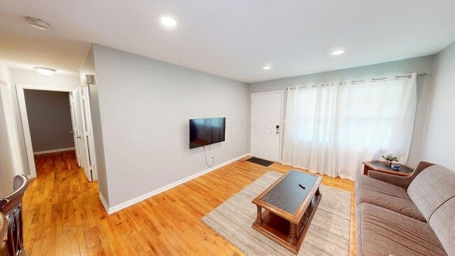 Building Photo - 32 Marion St