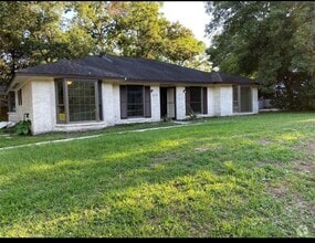 Building Photo - 2623 N Woodloch St