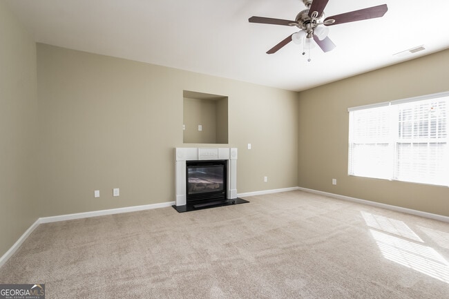 Foto del edificio - 5892 Village Loop