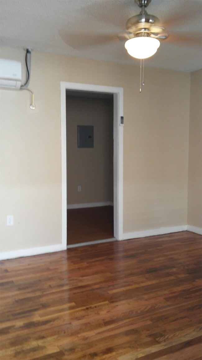 Foto del edificio - 406 E 5th St