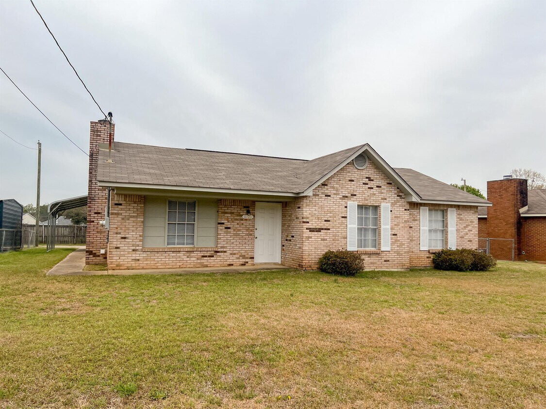 1705 Deatsville Hwy, Millbrook, AL 36054 House Rental in Millbrook