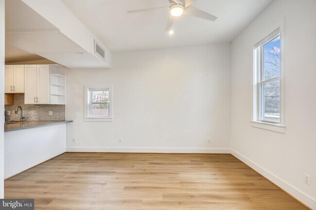 Foto del edificio - 314 Varnum St NW