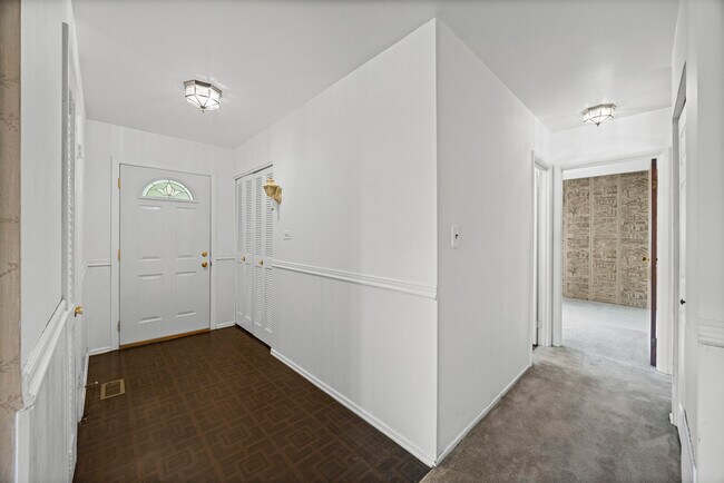 Foto del edificio - 21W256 Briarcliff Rd