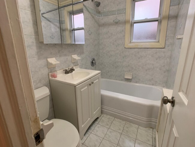 Photo - 2313 Tenbroeck Ave Apartment