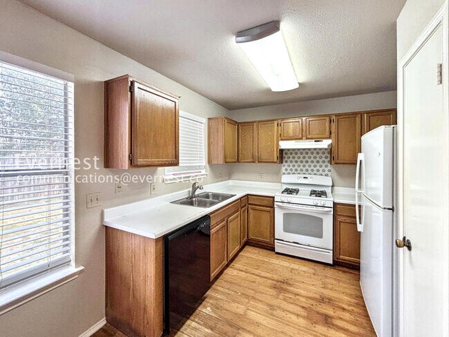 Foto del edificio - PROMO: Get 50% off the first month’s rent when you sign the lease today!  / 4 Bed, 2.5 Bath with ...