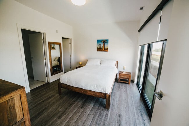 Photo du bâtiment - 835 Sterling Lyon Pkwy