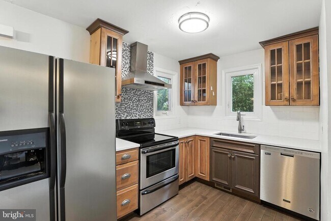 Building Photo - 4717 6th St NE
