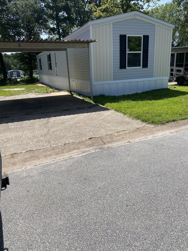 Building Photo - 3300 Lotus Ln