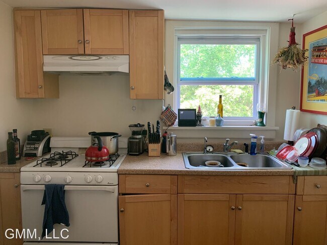 Foto del edificio - 2 br, 1 bath House - 491 Maple St