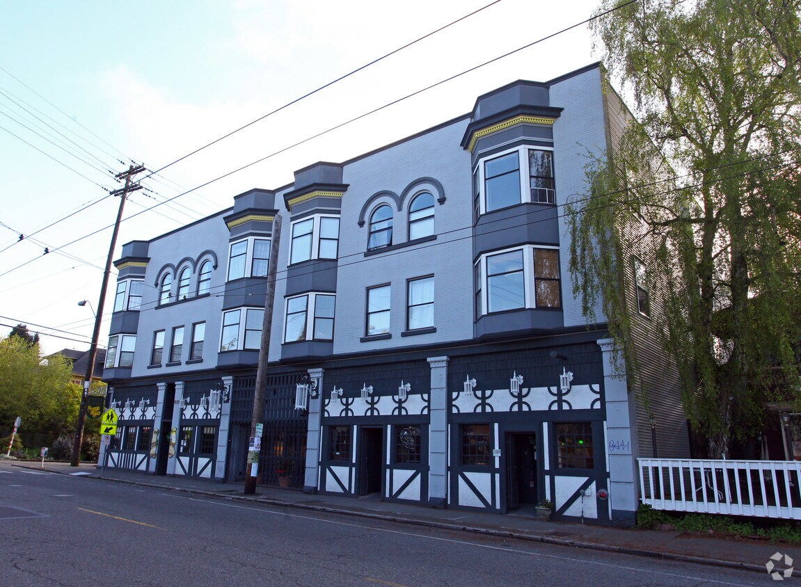 Fredonia Rentals in Seattle at 1509 E Mercer St Seattle, WA