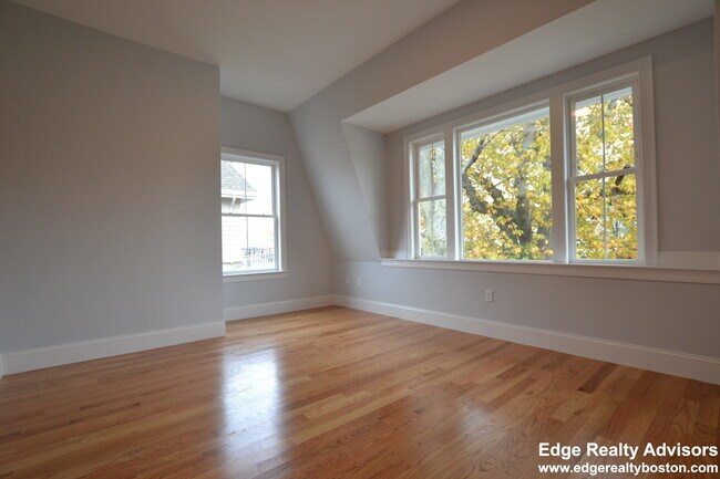 Building Photo - 7 Sparhawk St