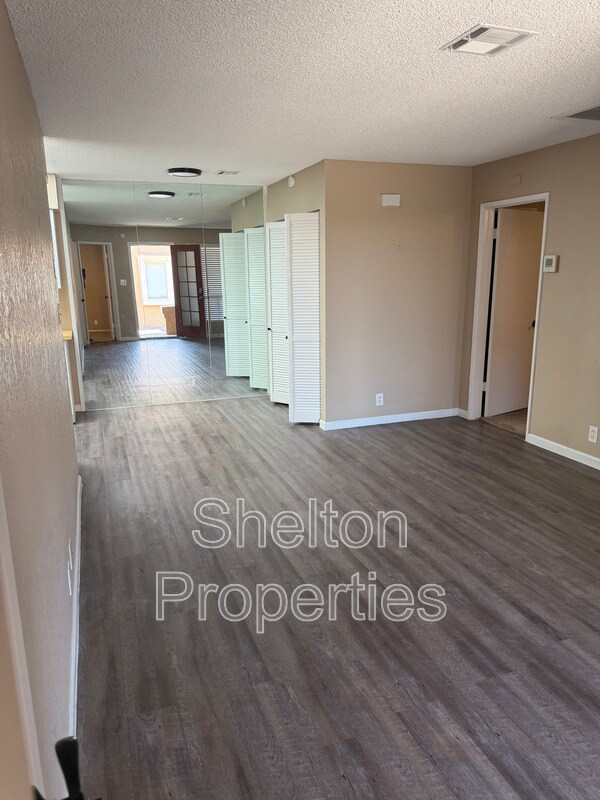 Foto del edificio - 501 W Tonopah Dr