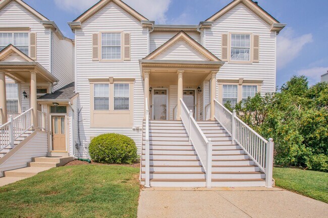 Building Photo - Lovely 2 BR/2.5 BA 2-Level Condo in Crofton!