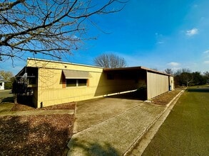 Building Photo - 114 Box Elder Dr