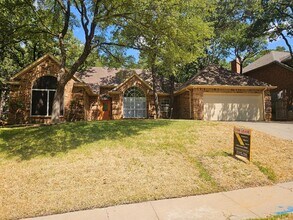 Building Photo - 1818 Haydenbend Cir