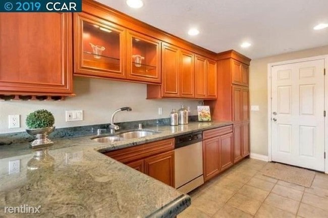 Building Photo - 3 br, 2.5 bath Townhome - 7888 Gate Way