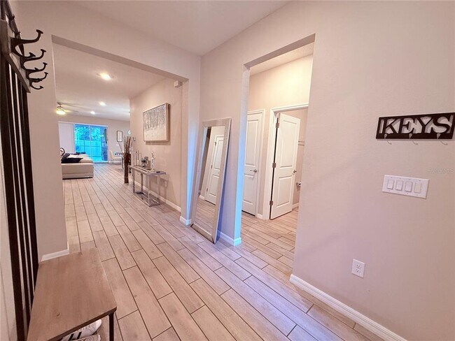 Foto del edificio - 8321 Praise Dr