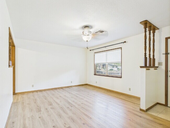 Foto del edificio - Adorable 2/2 minutes from Main St.