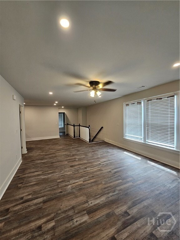Building Photo - 724 W Victory Dr