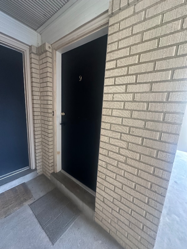 Building Photo - 673 E 6th Ave