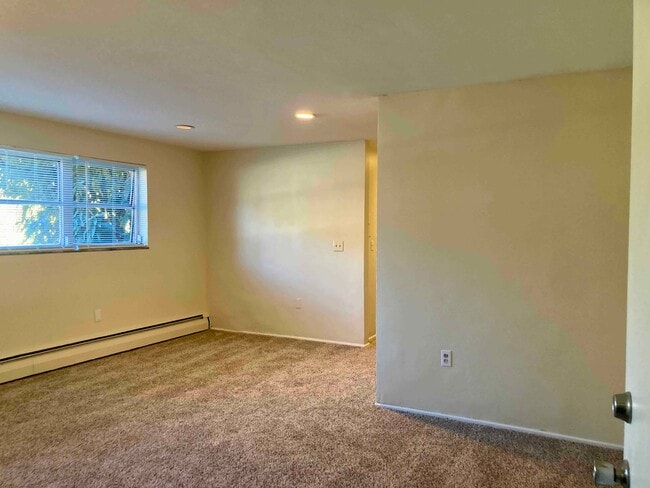 Building Photo - Beech Crown Apartments