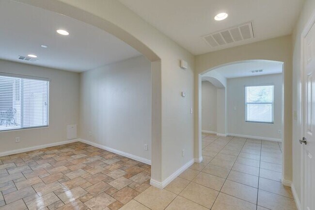 Building Photo - 4 Bedroom Renovated Home near Centennial a...