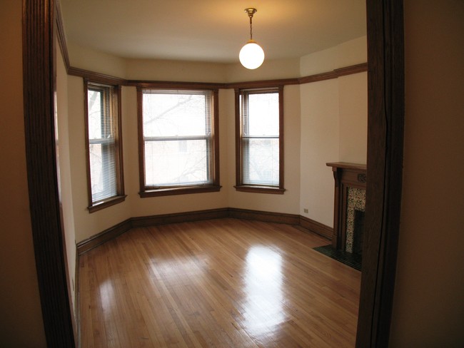 Building Photo - 3822 N Sheffield Ave