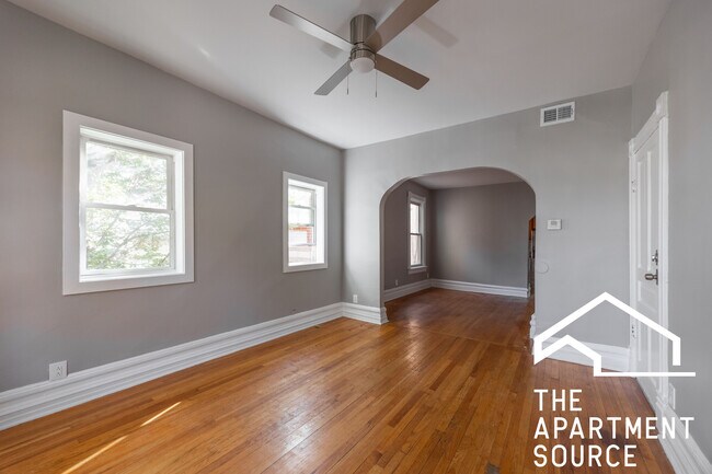 Foto del edificio - 2655 W Homer St