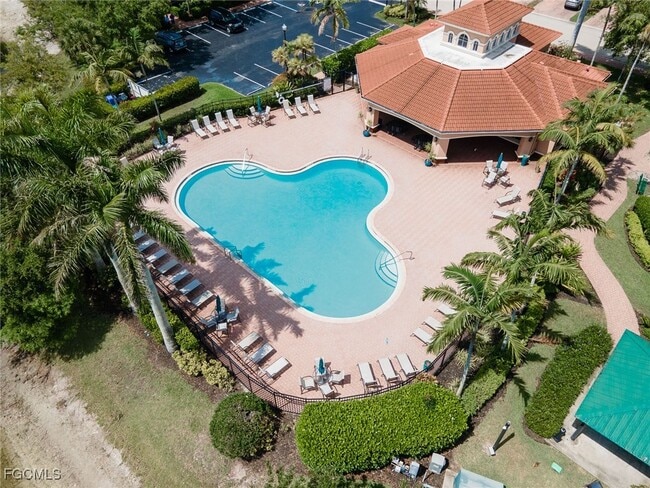 Foto del edificio - 9745 Roundstone Cir