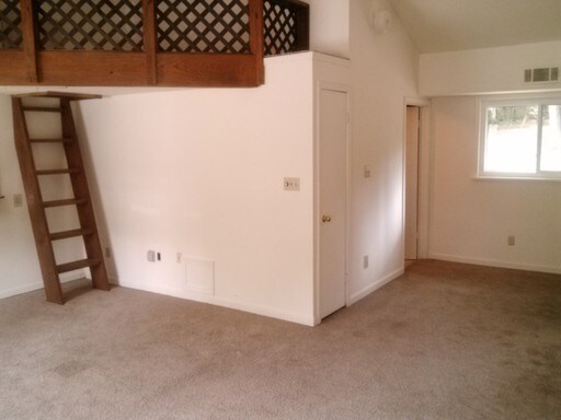 Building Photo - 5360 Lee Cir