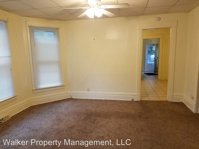 Building Photo - 3 br, 1 bath Apartment - 736 E. Hurlbut Ave.