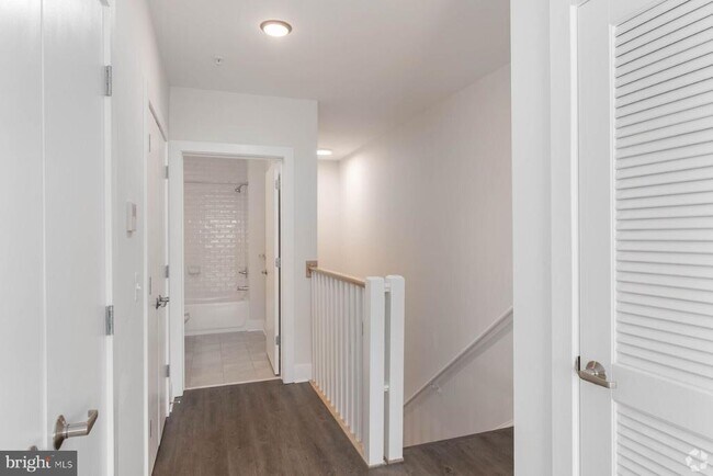 Foto del edificio - 301 W Franklin St