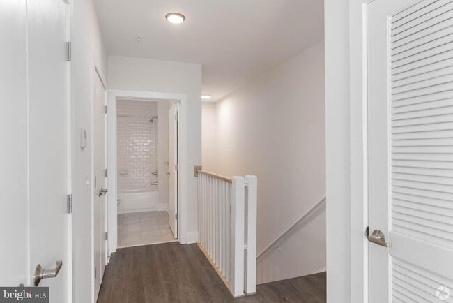 Building Photo - 301 W Franklin St