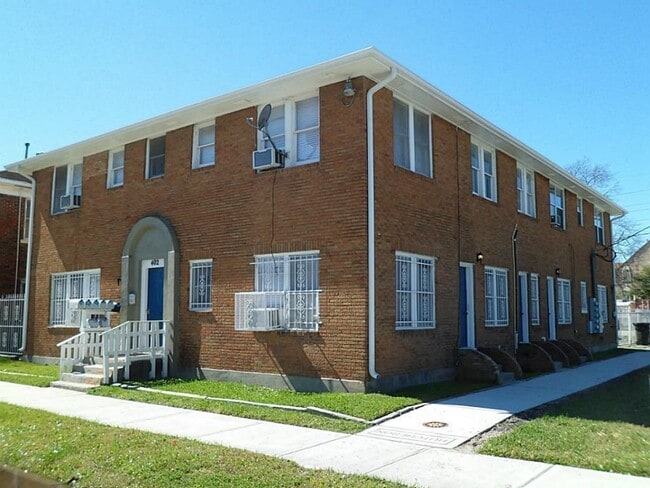 Building Photo - 402 Hutcheson St